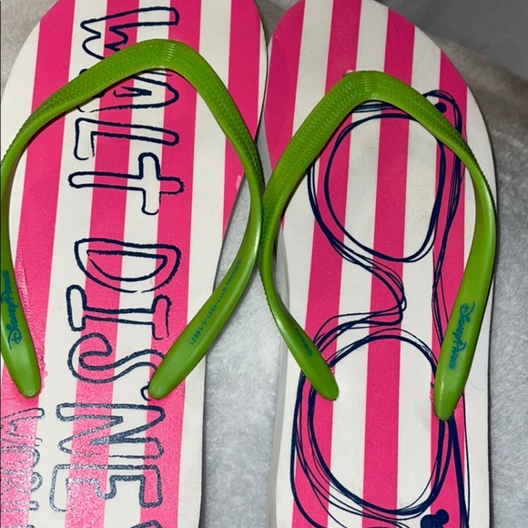 Walt Disney World Fun Flip Flops Sz 6 - Picture 2 of 4